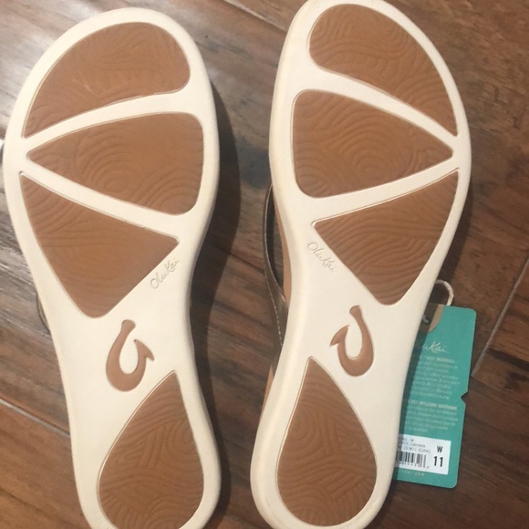 OluKai Women’s Sandals Size 11 - Picture 2 of 2